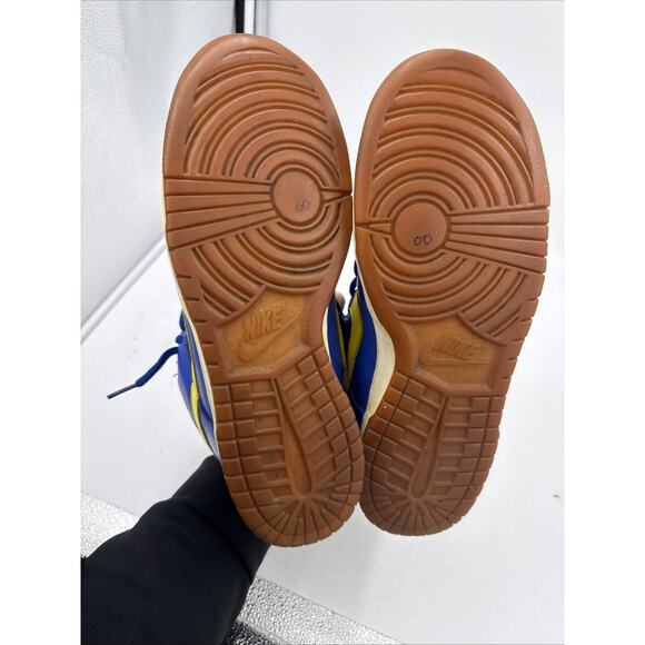 Athletic_Shoes